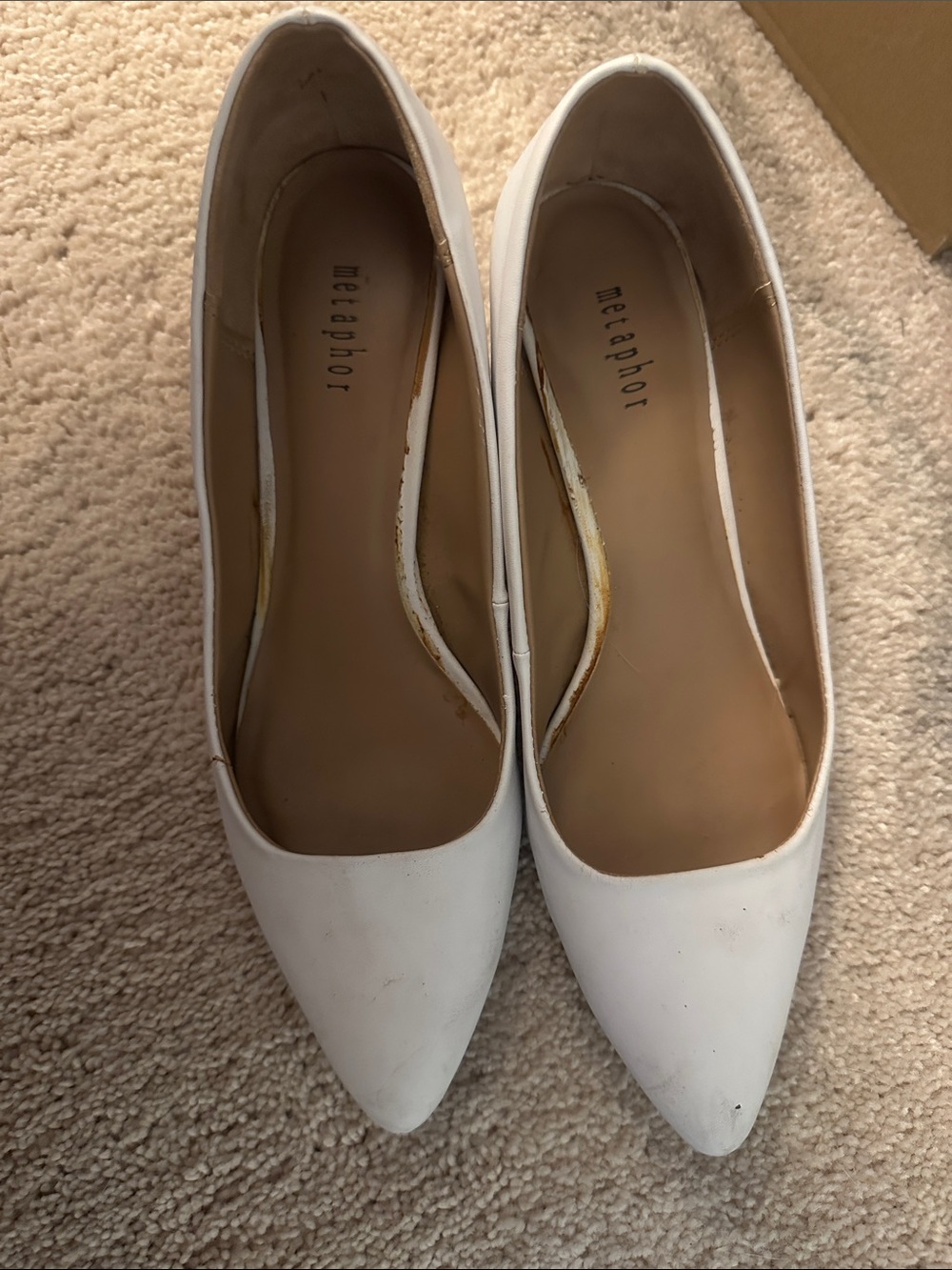 Metaphor White Pointed Toe Women’s Flats